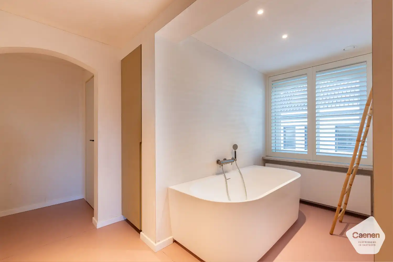 Prachtige smaakvolle gerenoveerde villa met uniek bijgebouw op een perceel van 2021m²  en 5 slaapkamers. foto 19