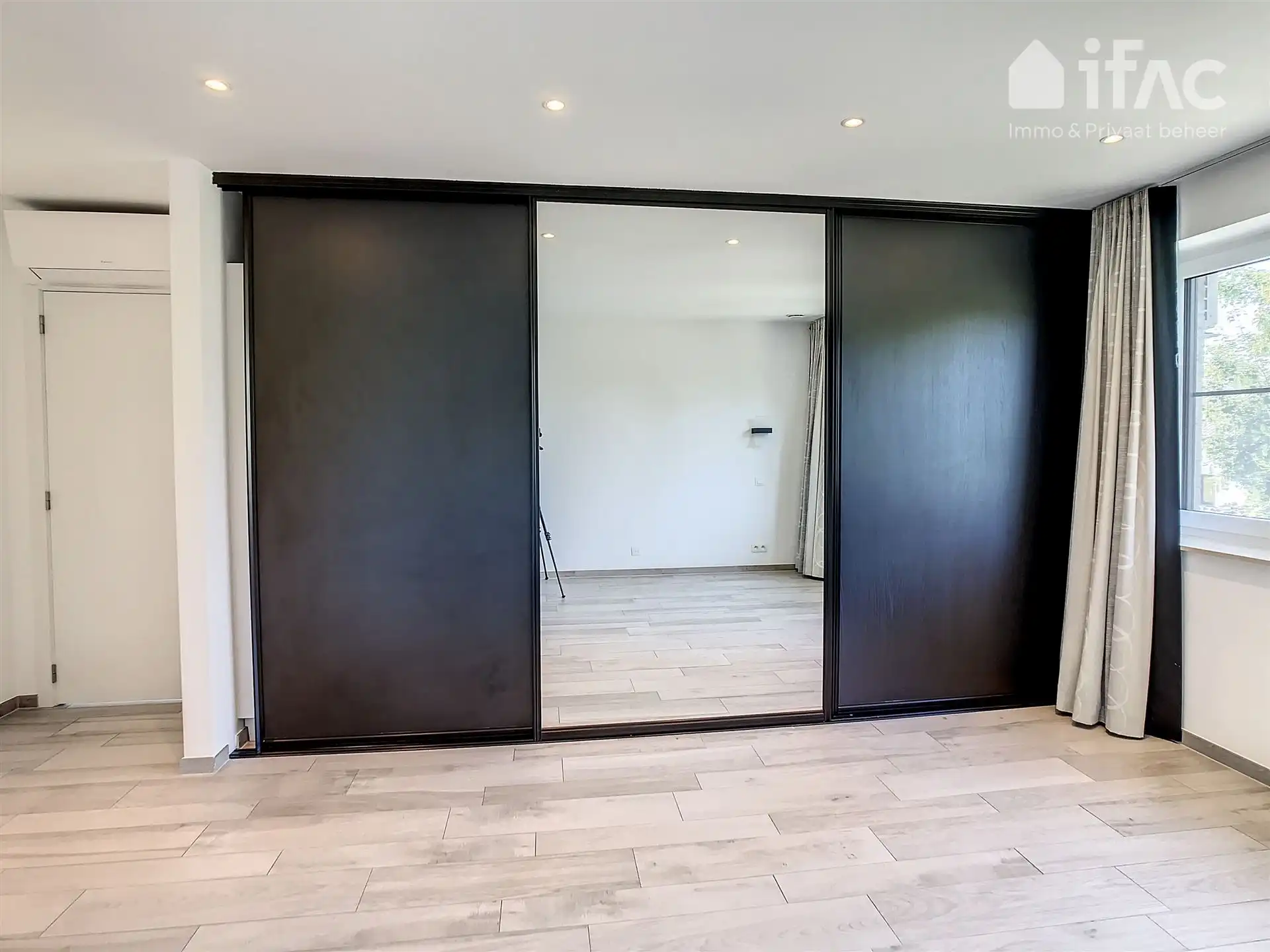 Moderne villa met 5 kamers foto 12