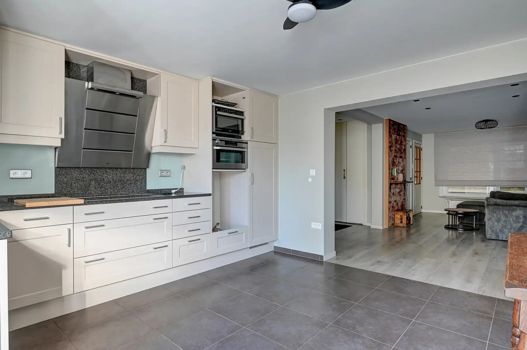 Karaktervolle en energiezuinige split-level woning op een perceel van 3a 96ca. foto 11