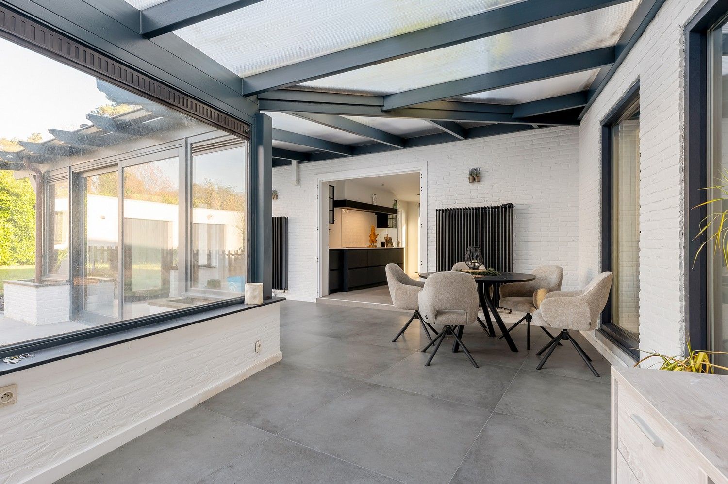 Prachtige en ruime villa met mogelijk zes slaapkamers gelegen op een toplocatie. foto 23