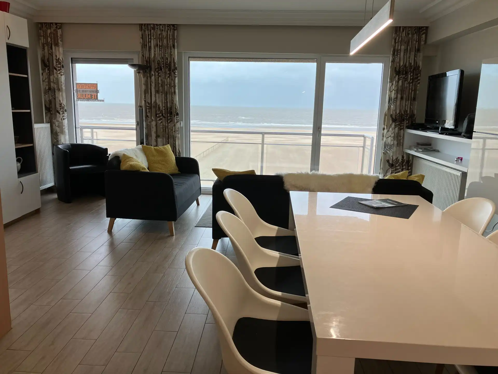 Gemeubeld: aangenaam vakantieappartement op de Zeedijk in Duinbergen! foto 7