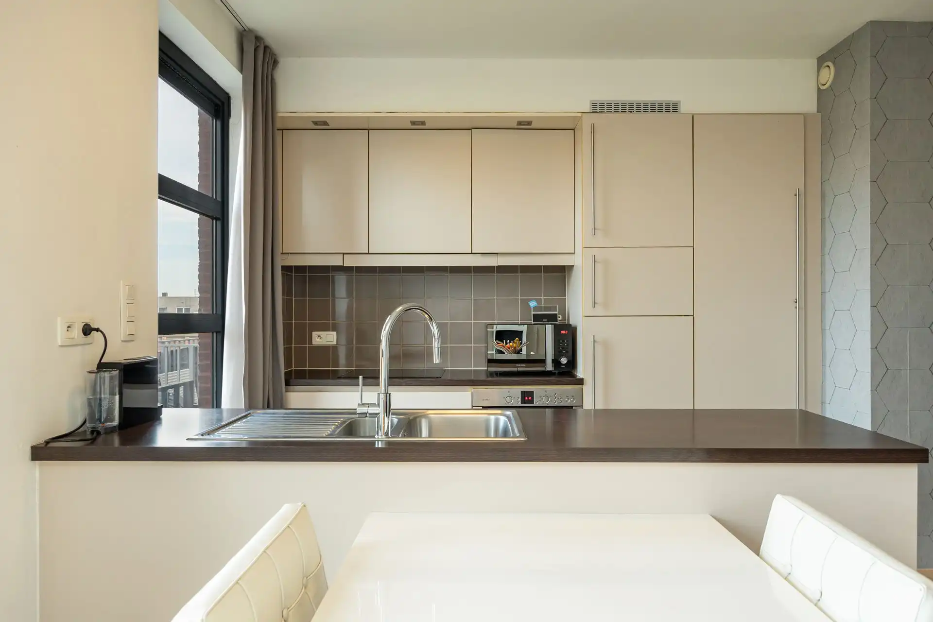 Lichtrijk 2-slaapkamerappartement op toplocatie in Hoboken! foto 5