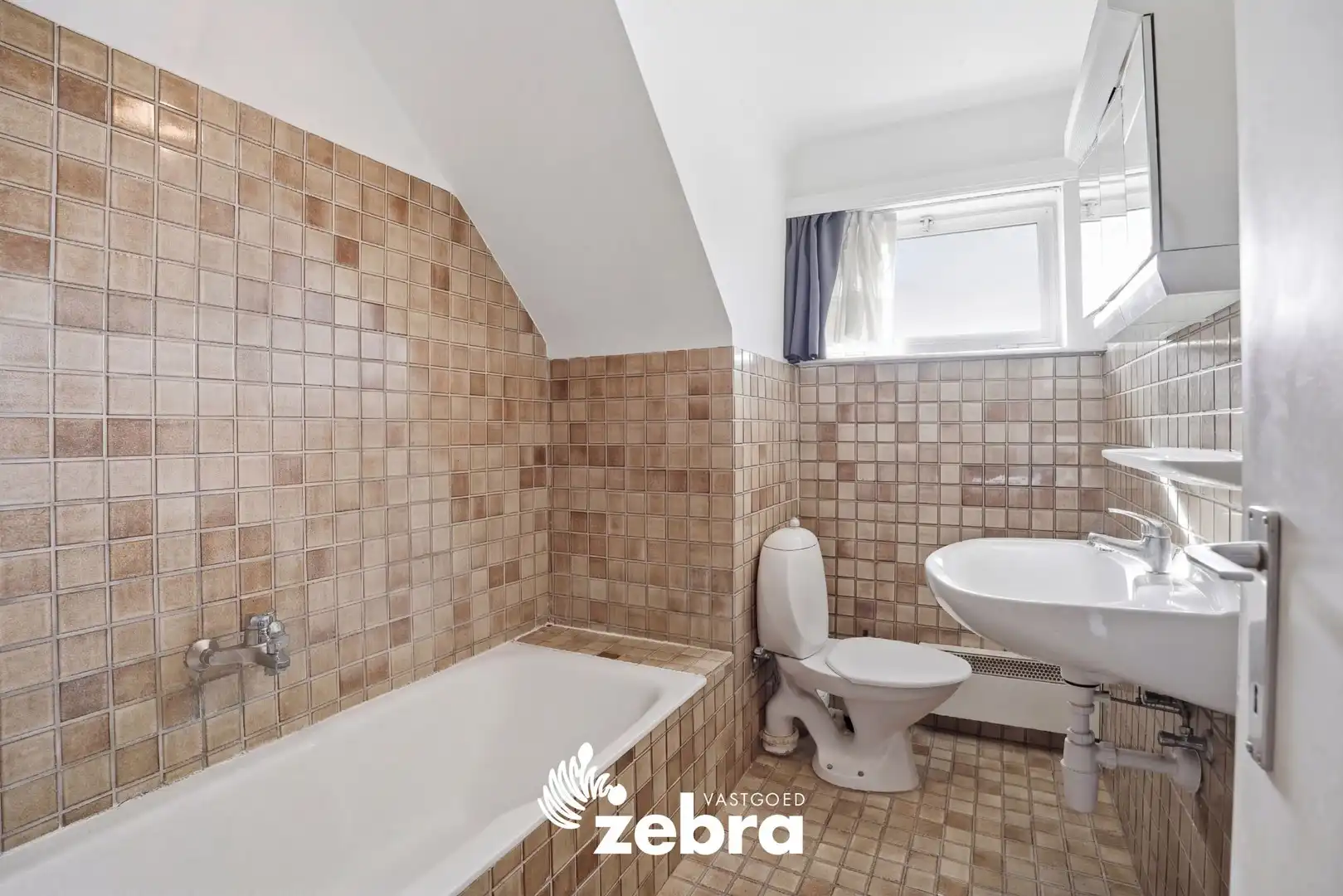 Halfopen bebouwing met 4 slaapkamers op een toplocatie in Tielt! foto 16