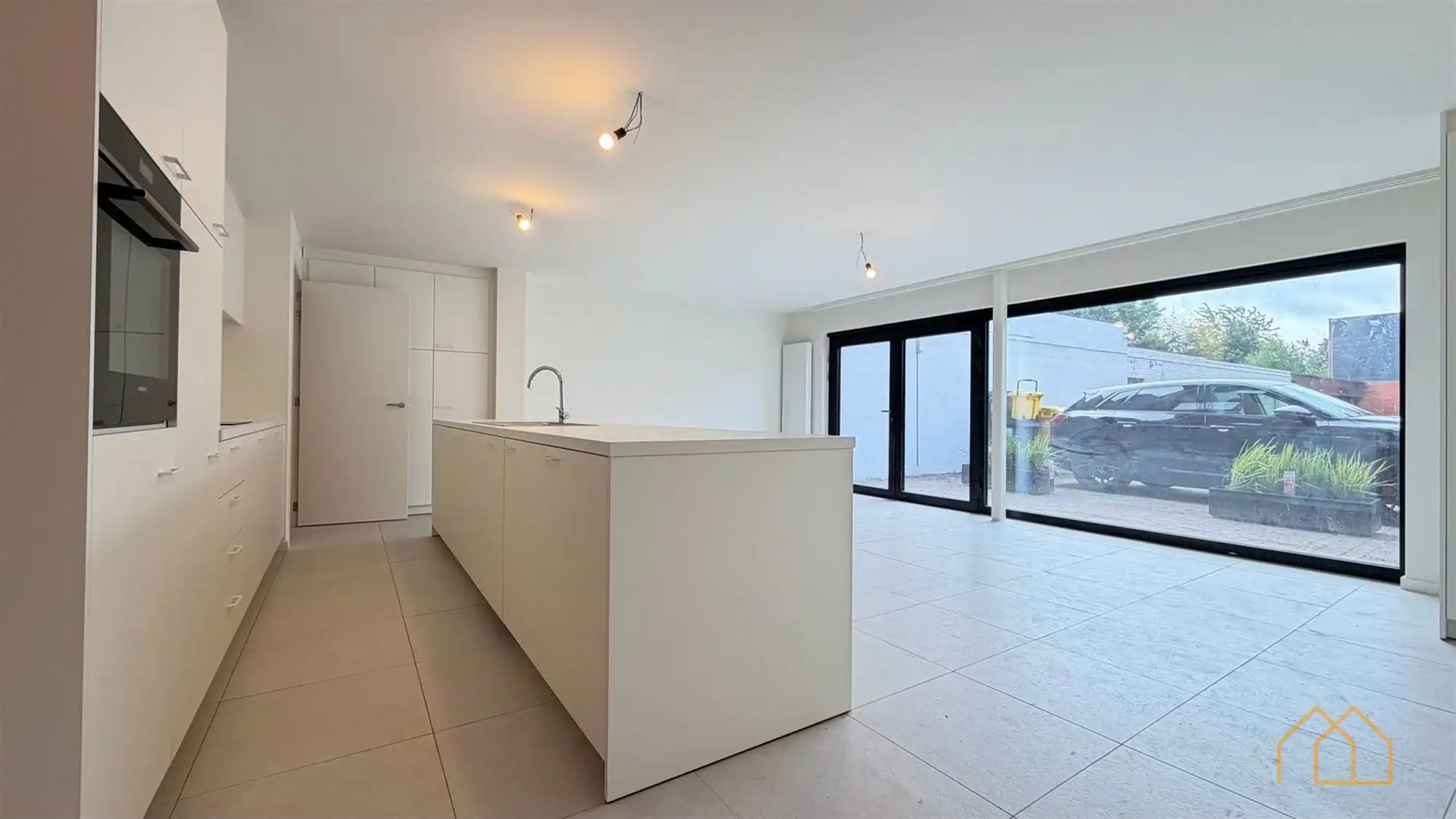 Ruim GLV app met 4slk, terras en carport foto 3