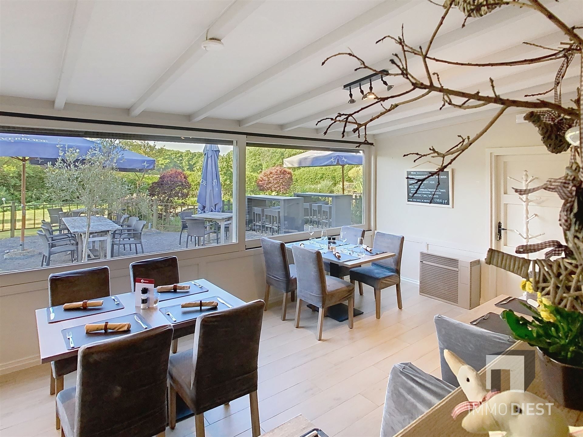 Brasserie - restaurant - feestzaal - privéwoonst foto 16