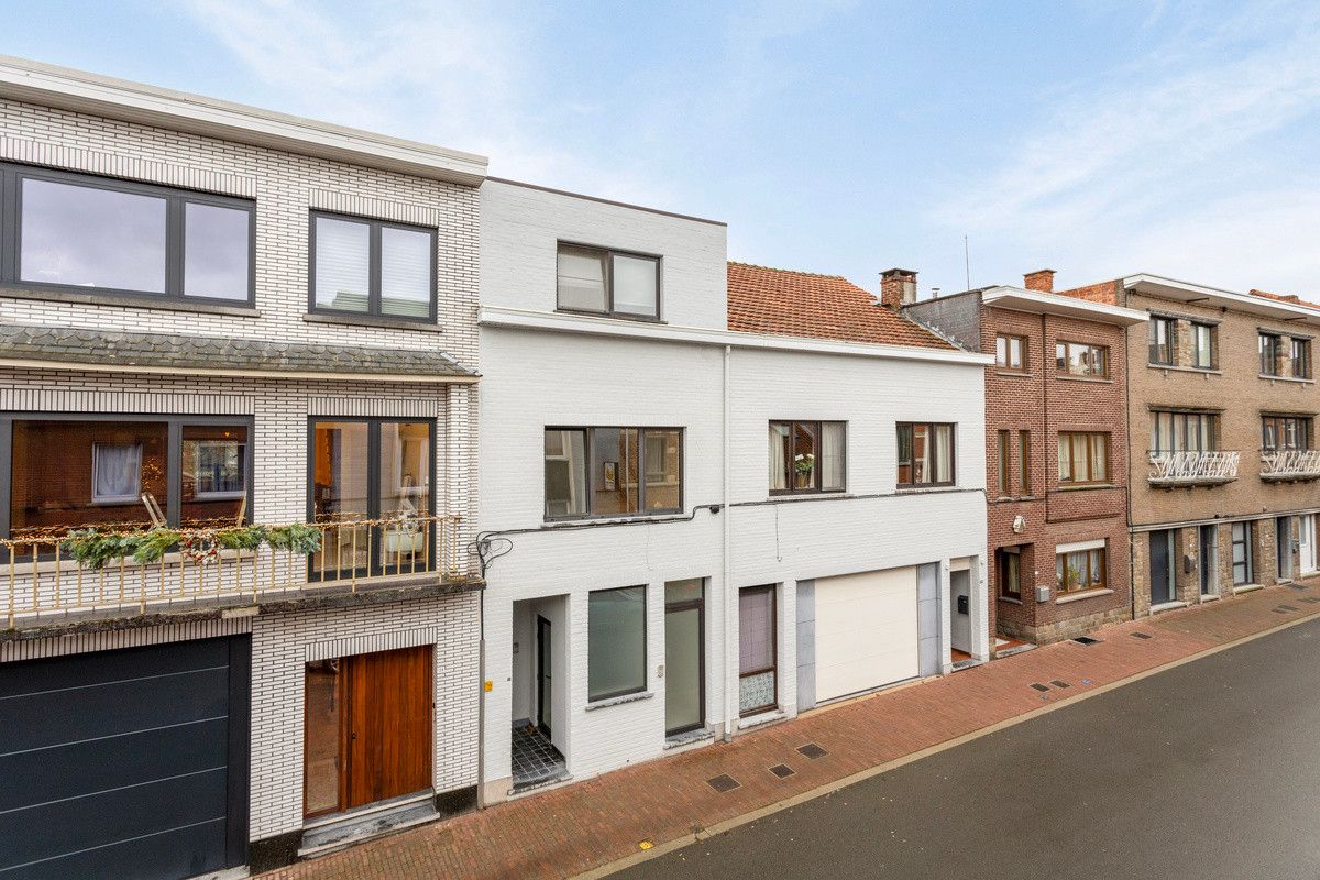 Perfect investeringspand (2 app) met onmiddellijk rendement te koop in hartje Sint-Truiden! foto 1