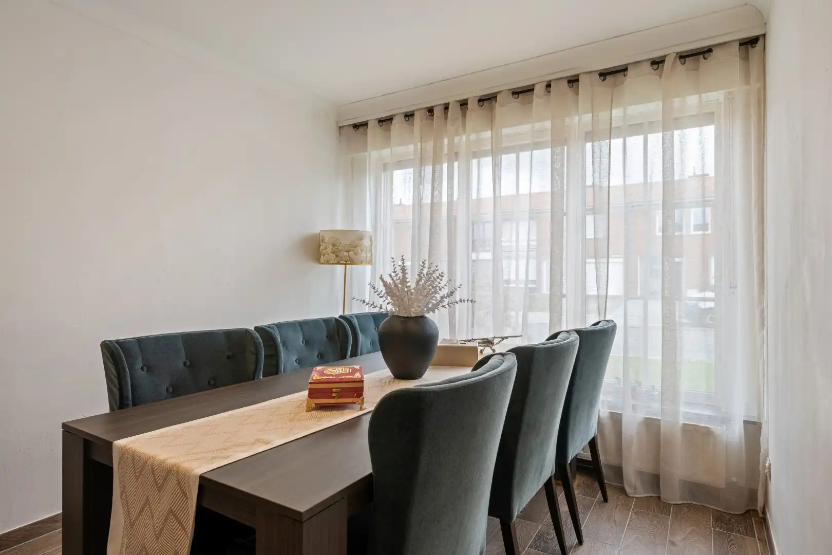 Instapklare woning met 4 slaapkamers, zonnige tuin en garage met oprit in Dadizele foto 3