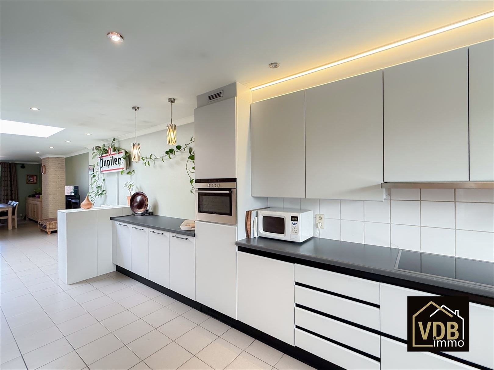 WONING - GB - MET 3 SLAAPKAMERS EN GARAGE foto 3