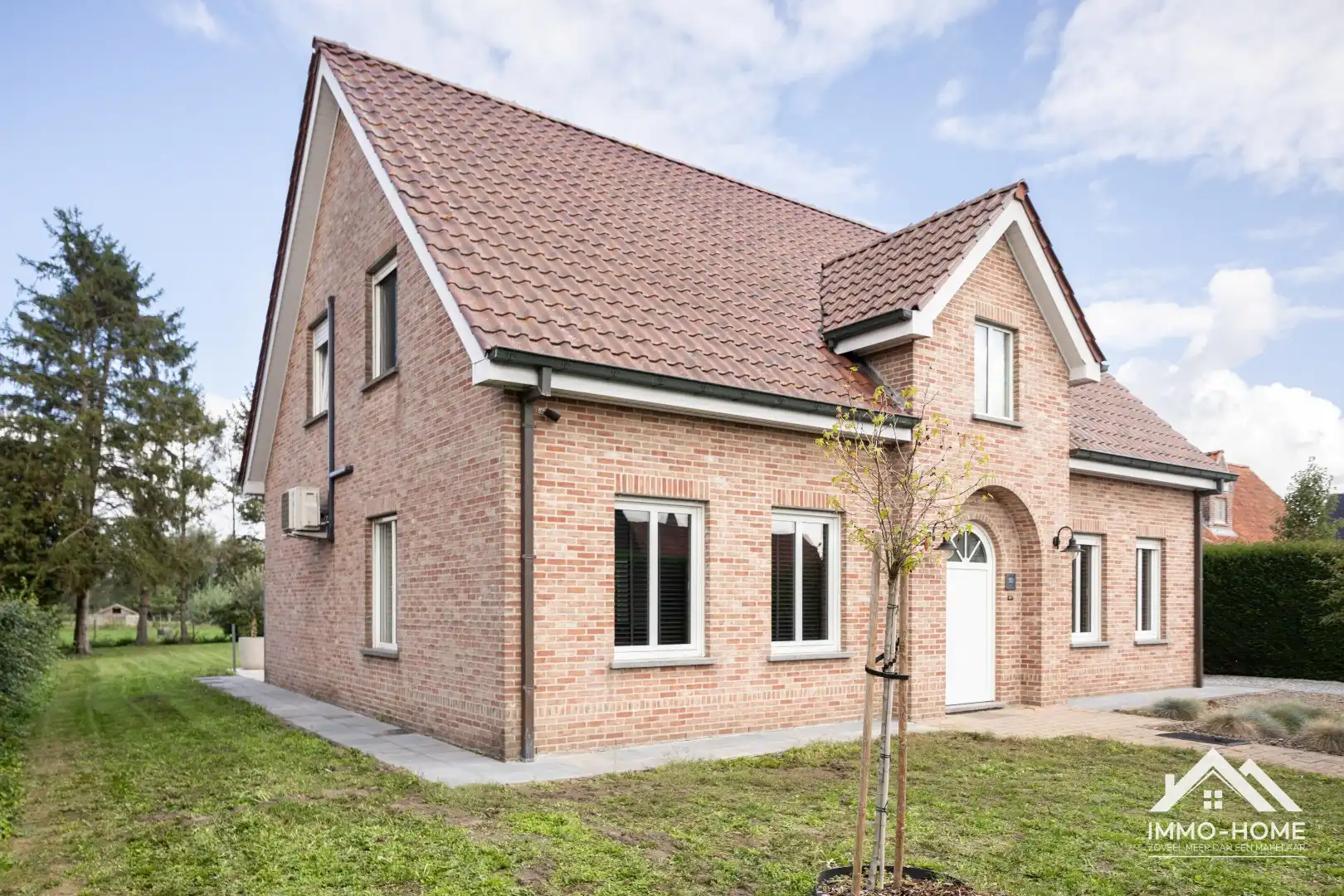 Knappe vrijstaande woning met ruime grond op landelijke ligging!  foto 6