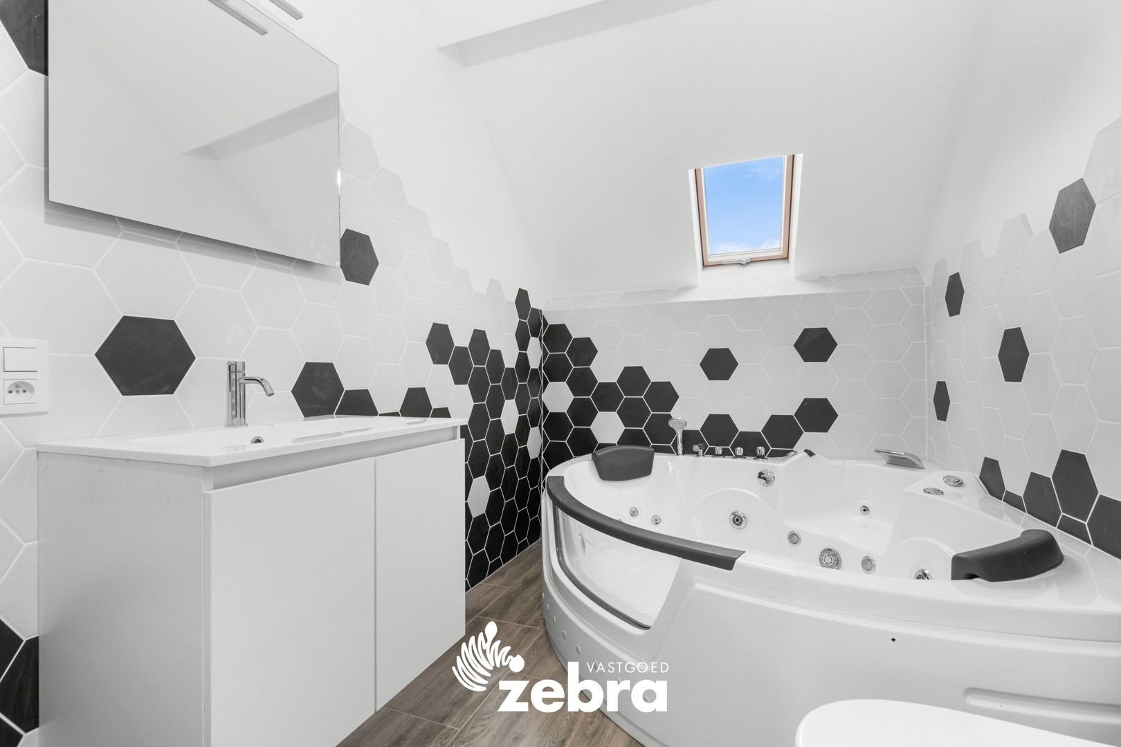 Gerenoveerde woning met 4 slaapkamers en 2 badkamers te Roeselare! foto 16