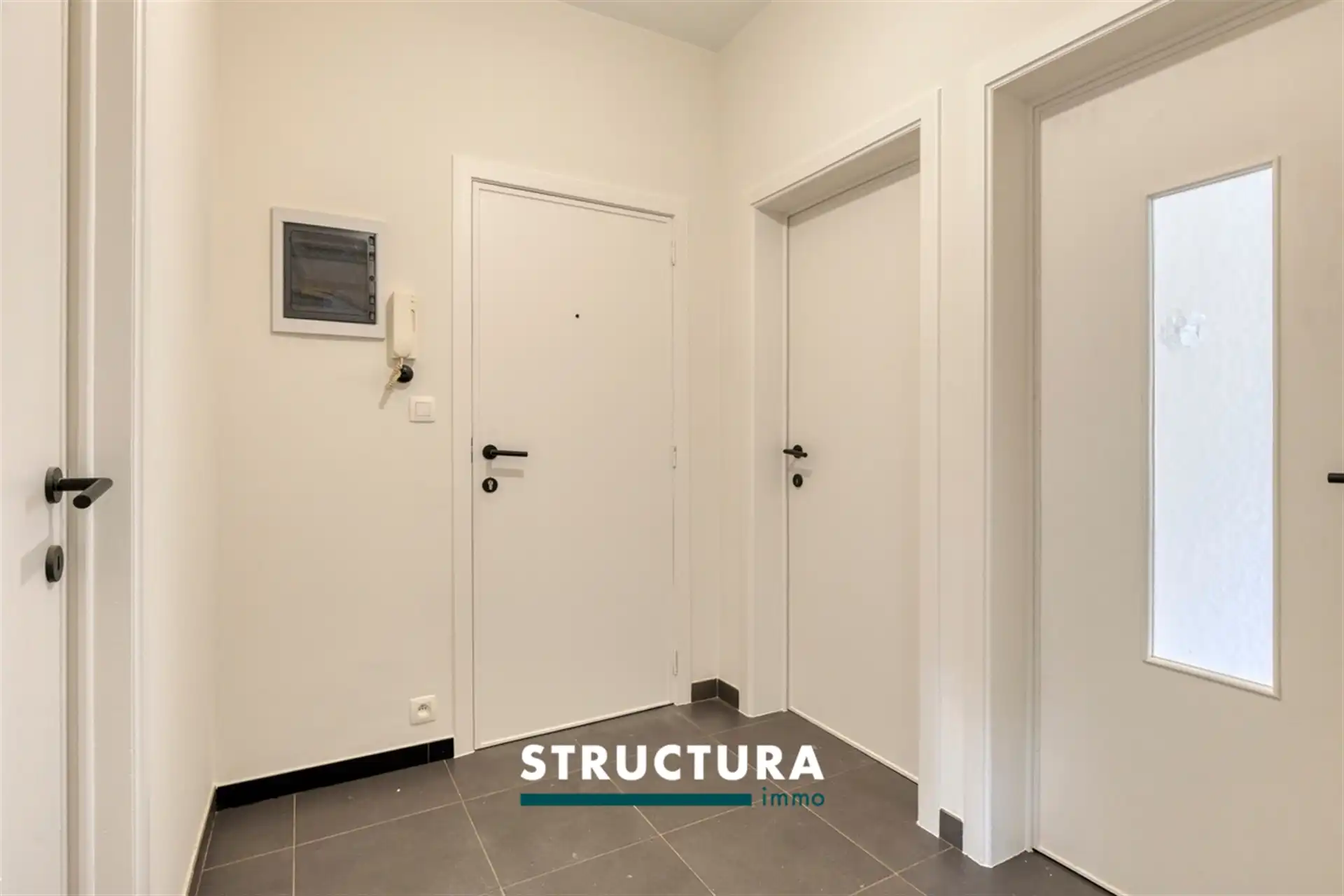 Gerenoveerd appartement met tuin op centrale ligging foto 2