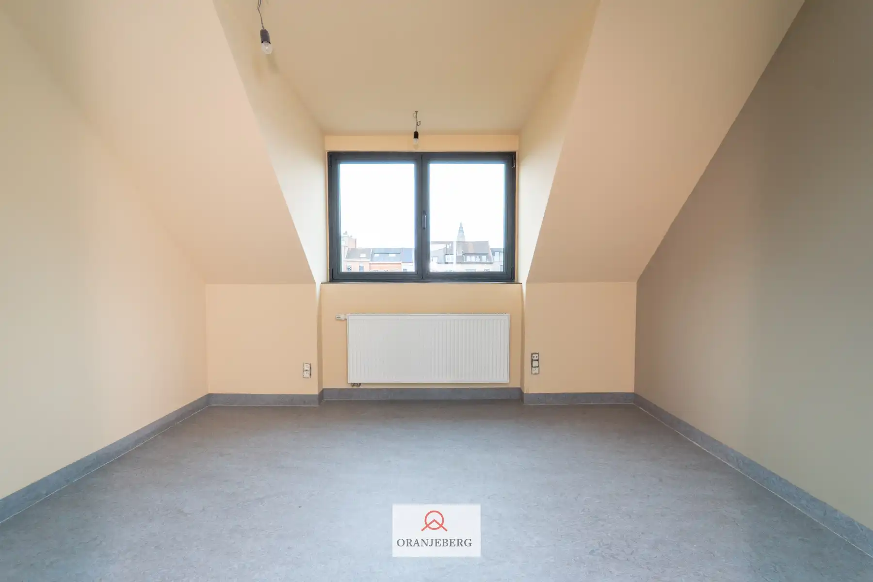 Hoofdfoto van de publicatie: Woning met mogelijkheid tot 4 slaapkamers vlakbij station Gent-Sint-Pieters