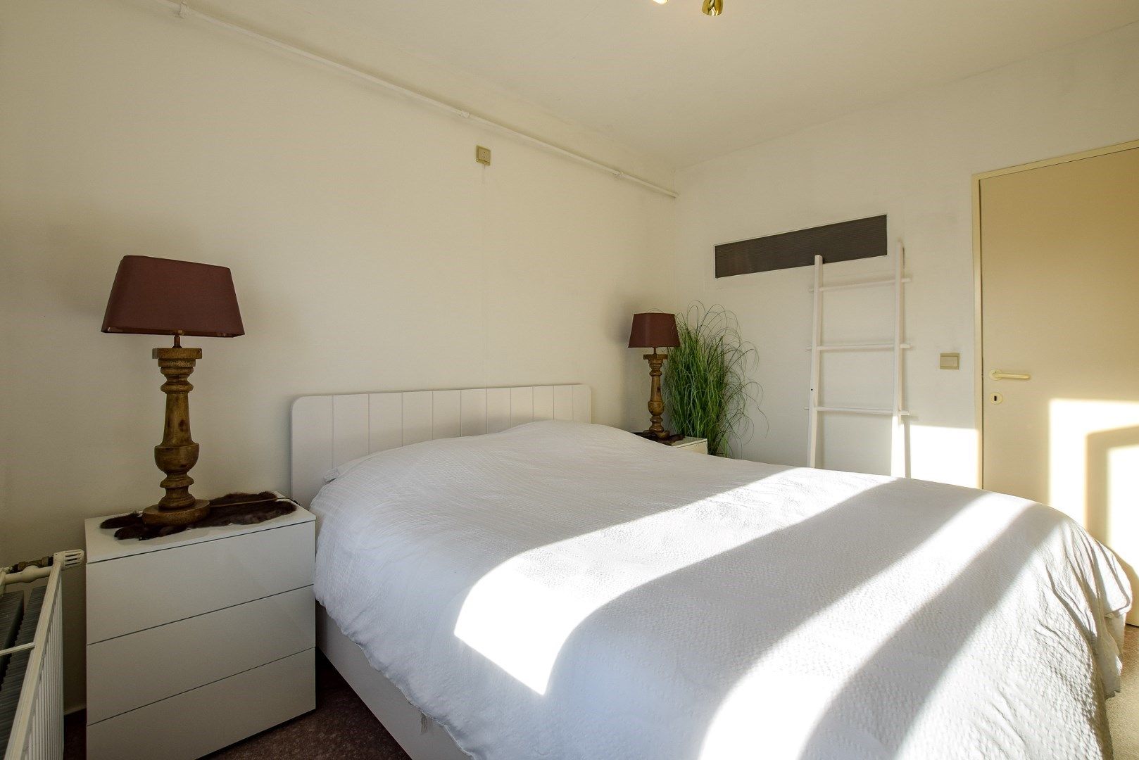 INSTAPKLAAR appartement (88m²) met FRONTAAL ZEEZICHT en 2/3 slaapkamer op de zeedijk te Koksijde-Bad. foto 6