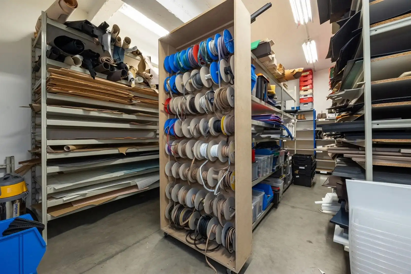 Uitstekend gelegen winkelpand met twee toegangen foto 13