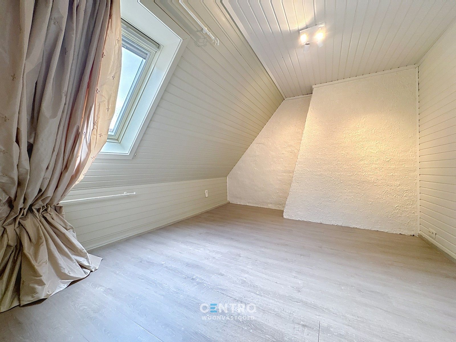 CHARMANTE woning in het Guido Gezellekwartier te Brugge! foto 12