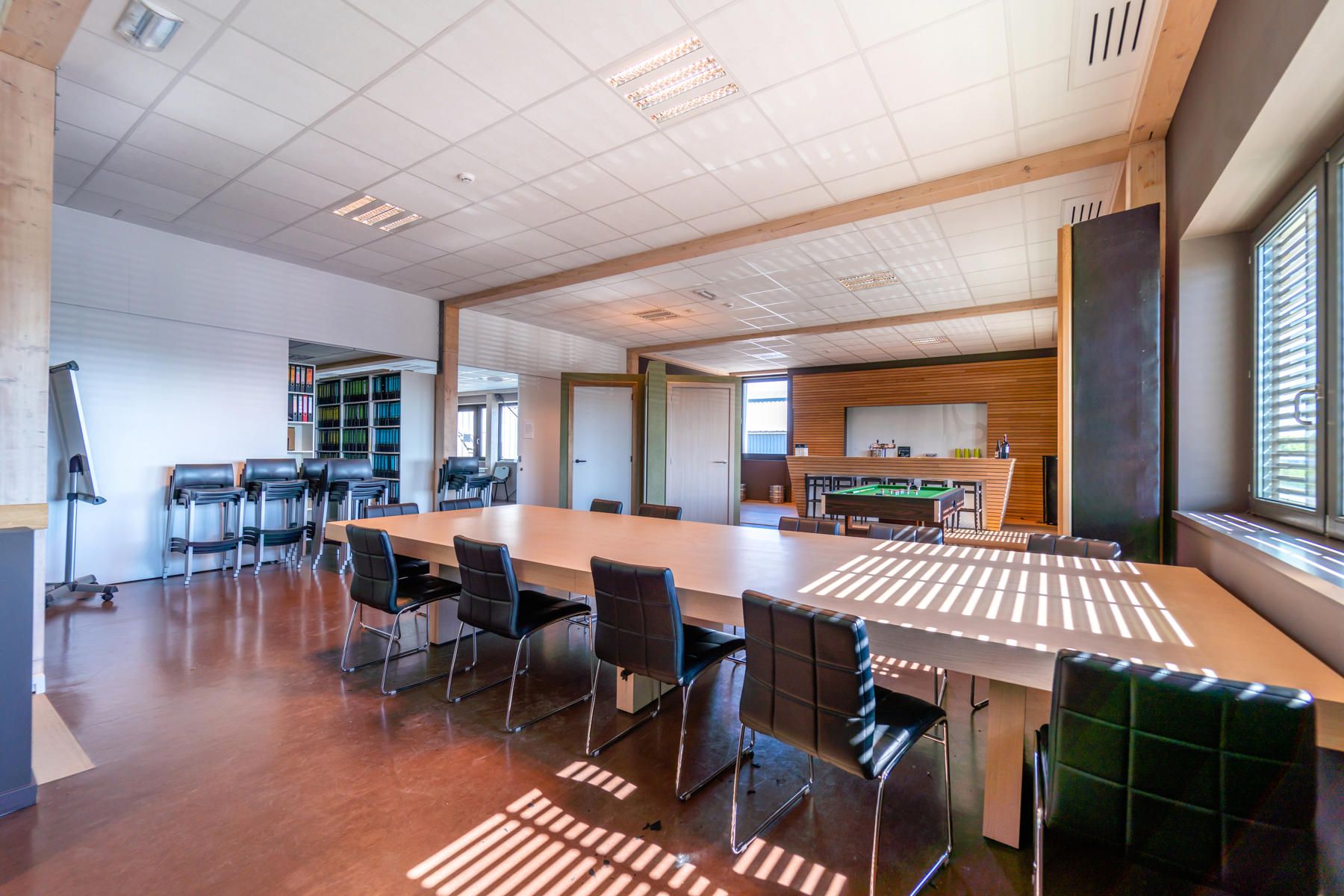 Multifunctioneel gebouw - hoge afwerkingsgraad - goede verbinding E313/E314. foto 17