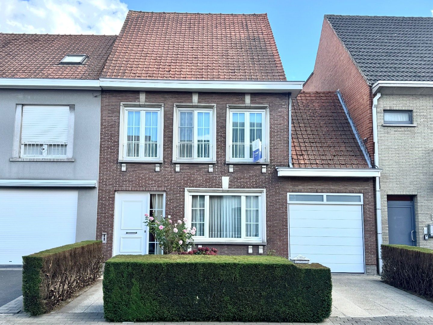 Centraal gelegen woning met 3 slaapkamers, garage.  foto {{pictureIndex}}