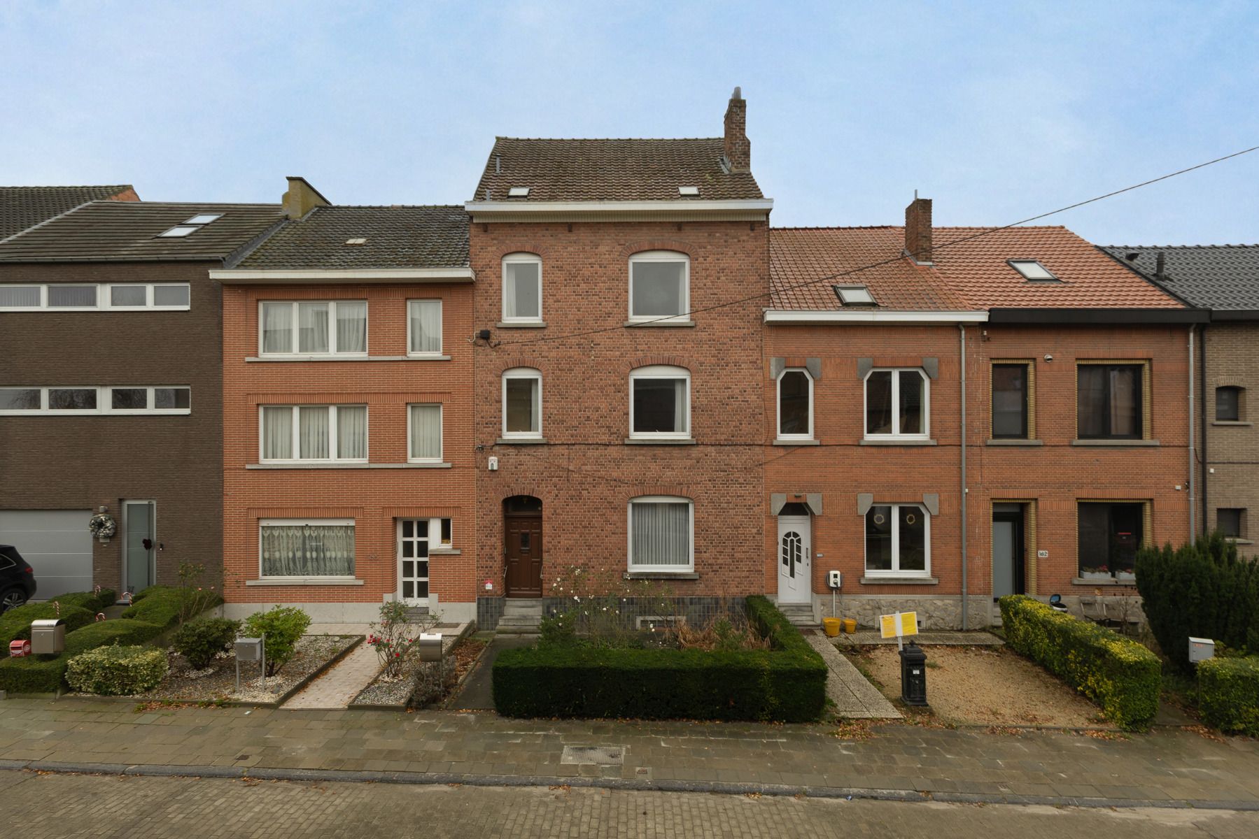 Gunstig gelegen woning met 6 slaapkamers, tuin en garage foto {{pictureIndex}}