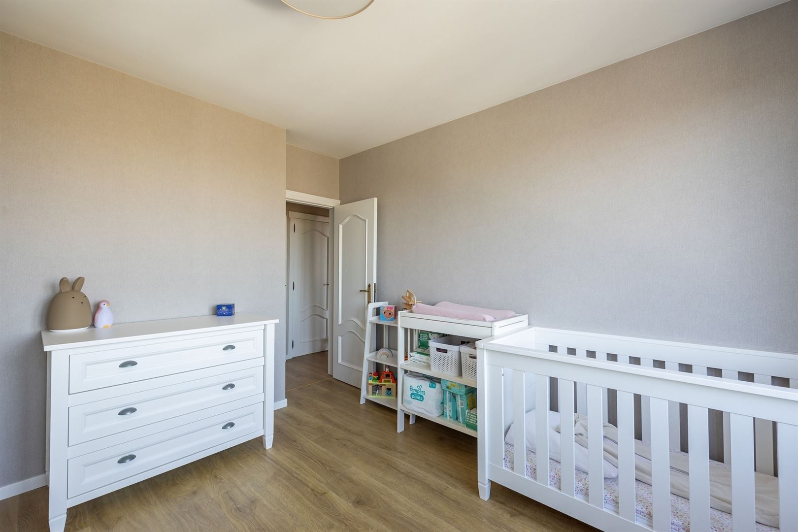 Piekfijn afgewerkt 2-slaapkamerappartement met garagebox foto 20