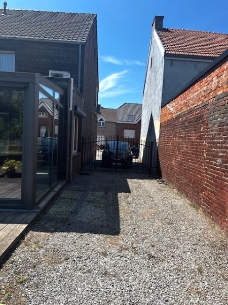 Aangename HOB, met grote tuin en parking foto 20