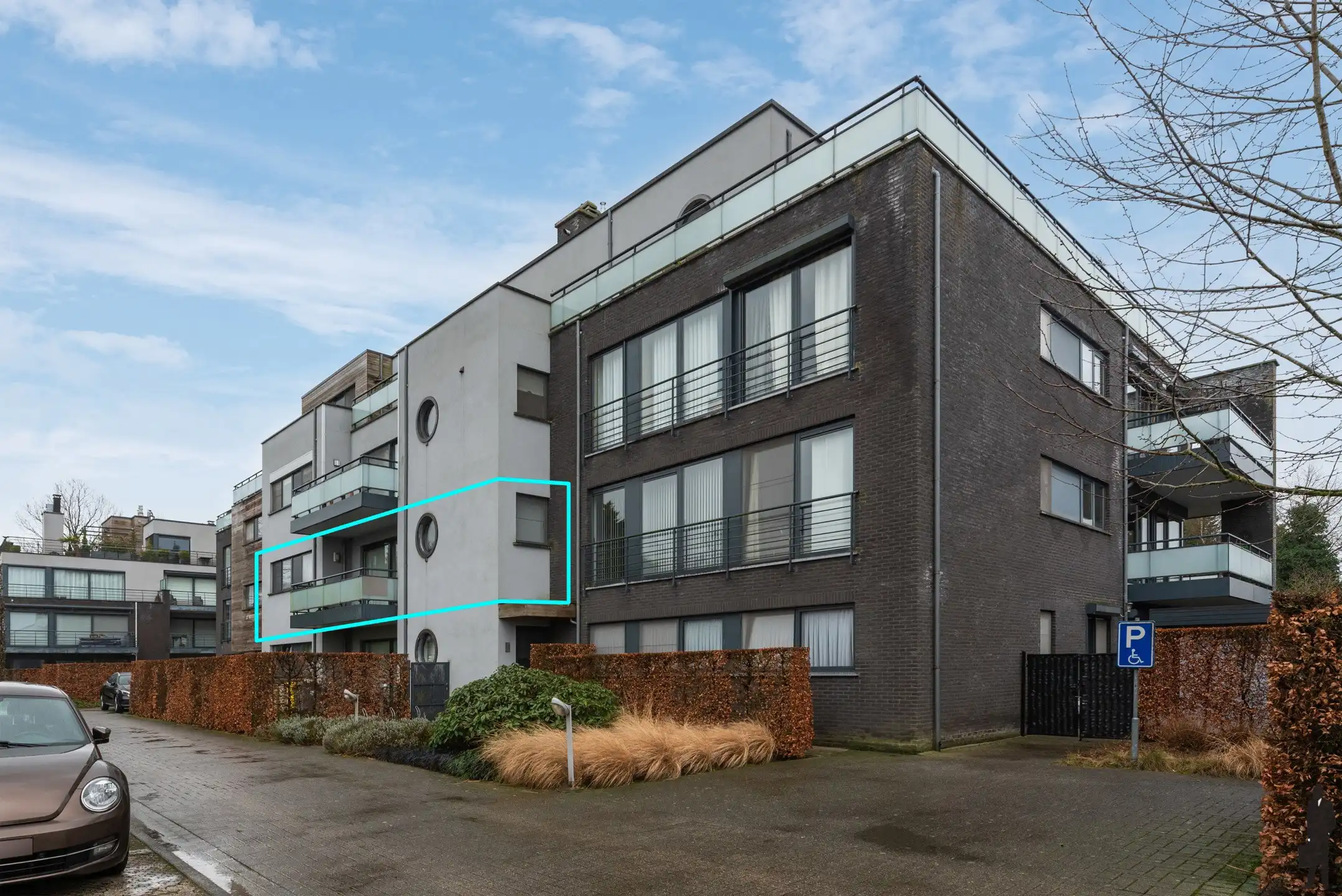Ontdek dit uitzonderlijk ruime en goed gelegen appartement in het hart van Hoogstraten. Met een royale woonruimte van maar liefst 80 m² foto 2