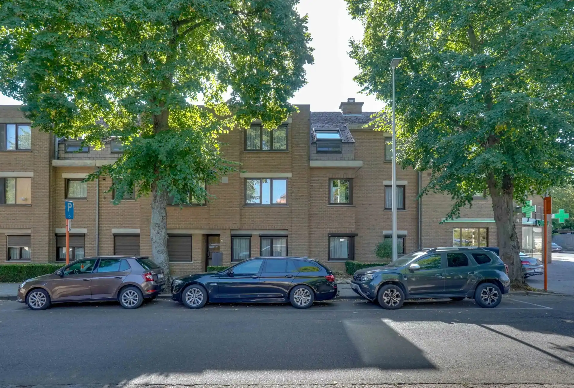 Ruim gelijkvloers appartement nabij stadscentrum foto 2