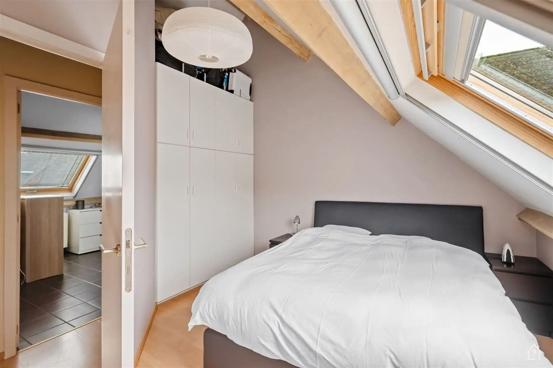 Cosy Dakappartement met garage foto 6