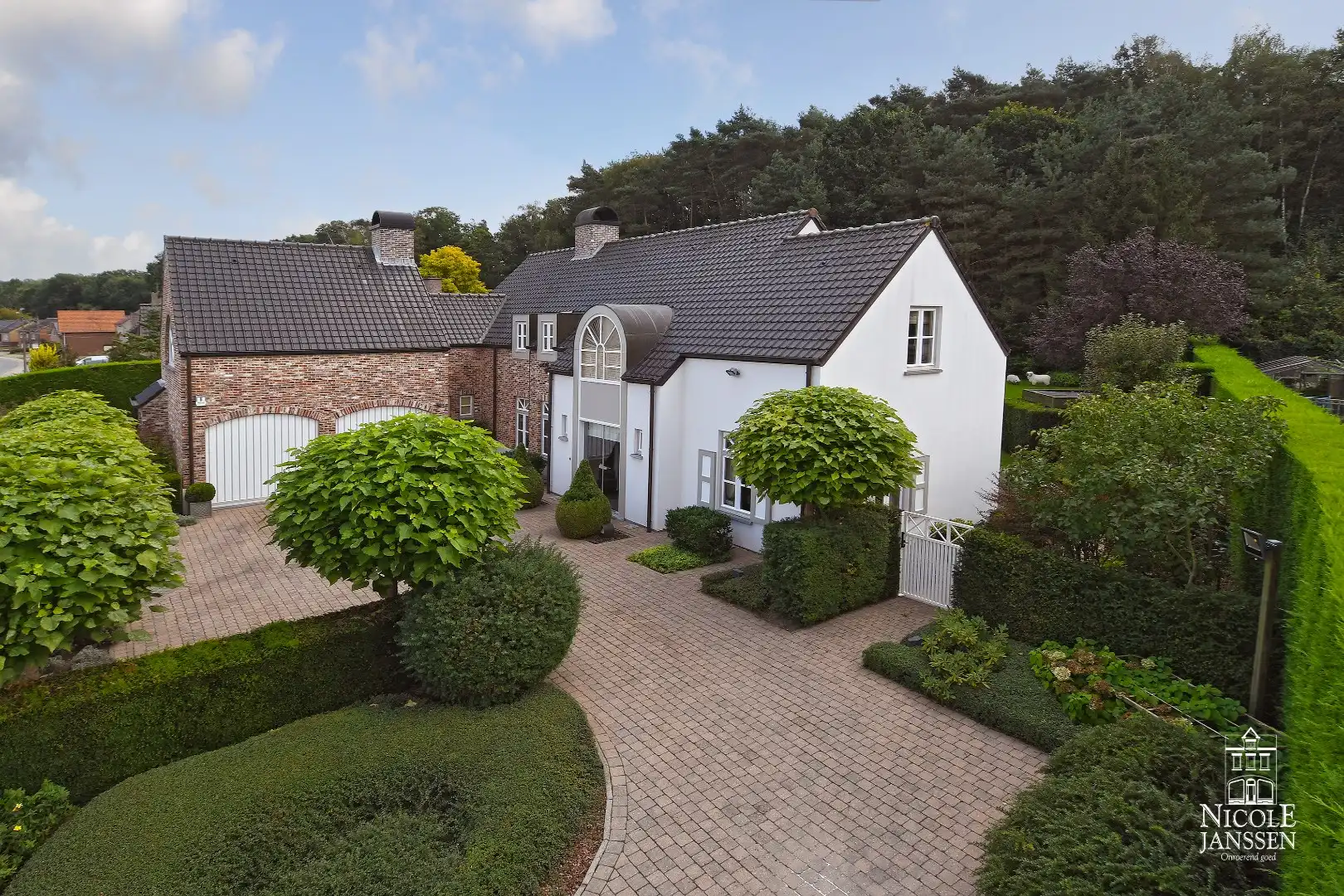 Prachtig landhuis foto {{pictureIndex}}