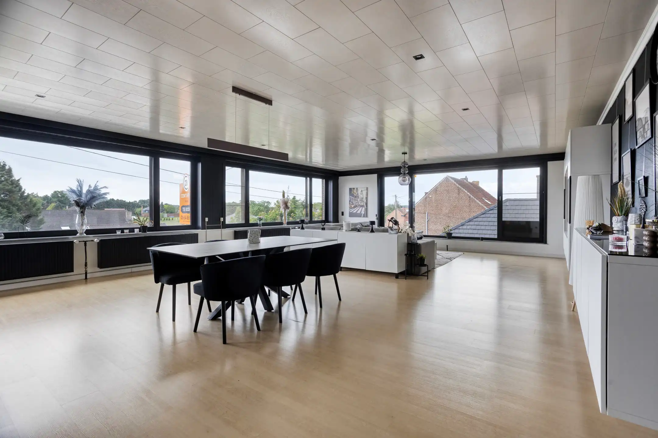 Zeer ruim appartement (166m2) met 2 slaapkamers foto 2