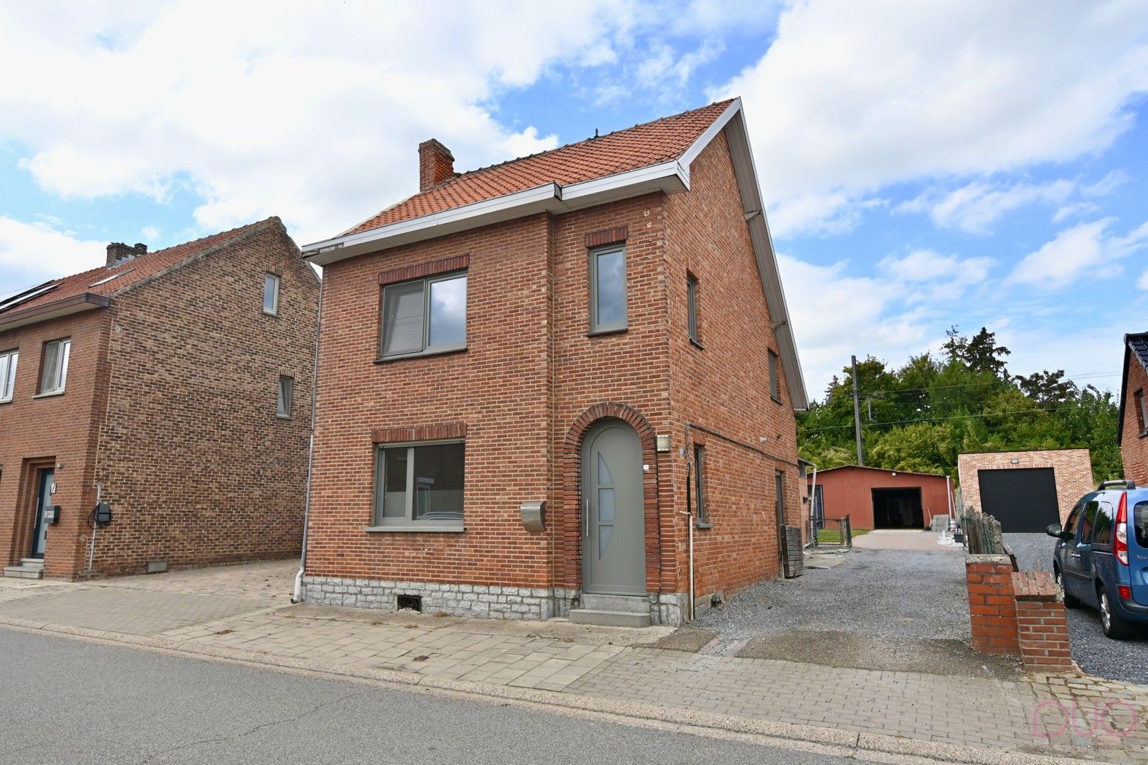 Hoofdfoto van de publicatie: Af te werken woning met achterliggend werkplaats van ca. 52m2