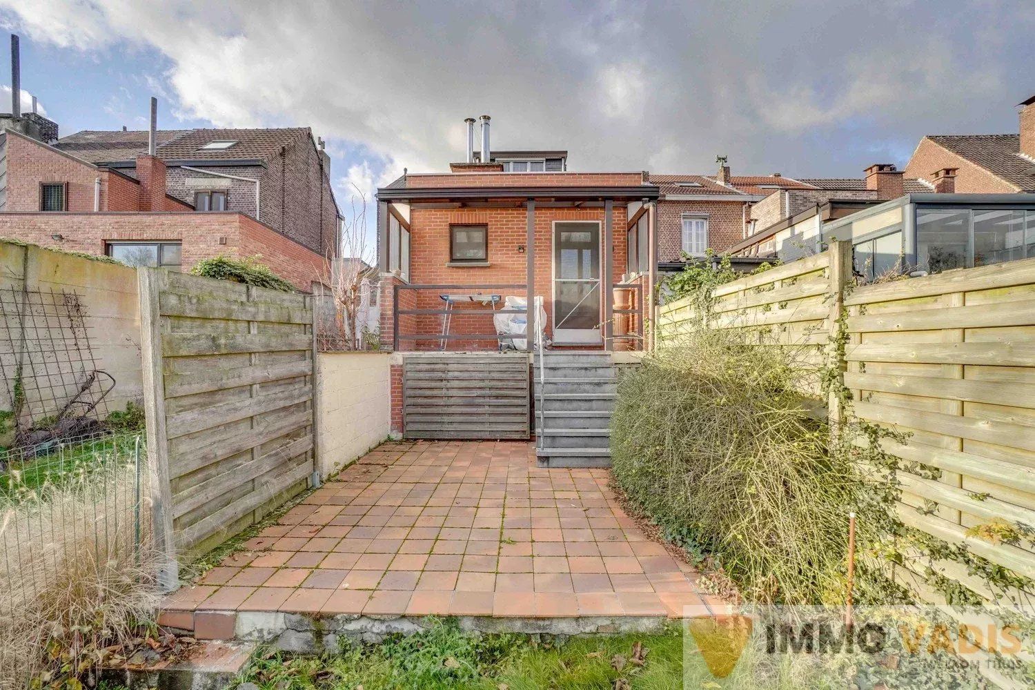 Ruime rijwoning met vier slaapkamers foto 13