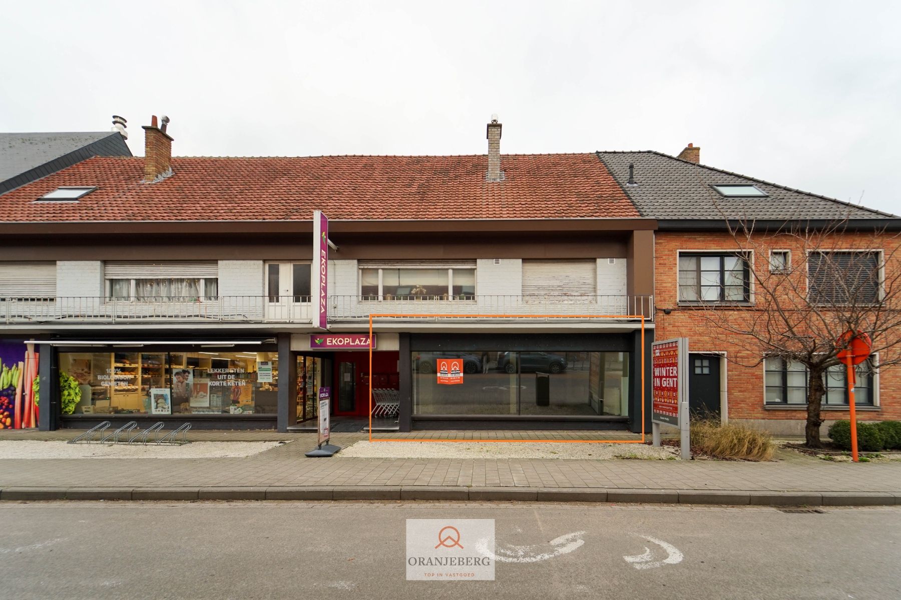 Ruim handelspand met meerdere ruimtes en parking te huur in centrum Drongen foto 2