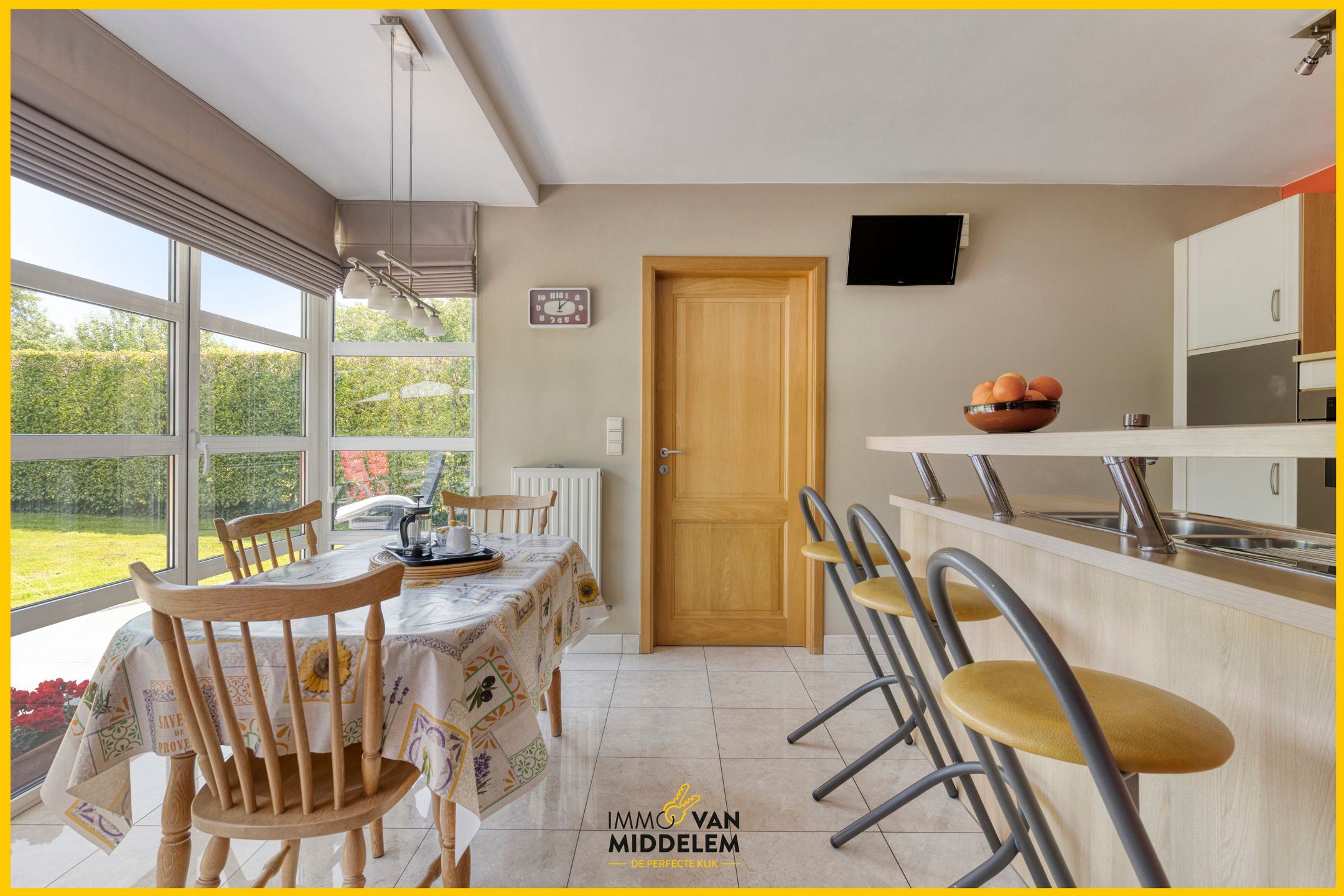 INSTAPKLARE WONING MET 4 KAMERS, ZWEMBAD, GARAGE EN TUIN foto 7