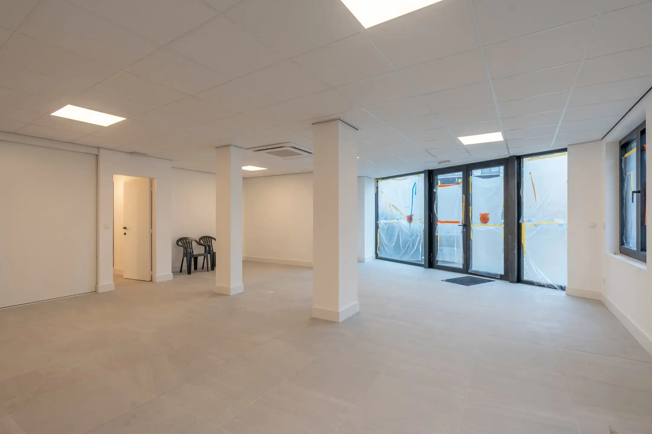 Handelspand met garage, gelegen op topligging te Vosselaar! foto 2