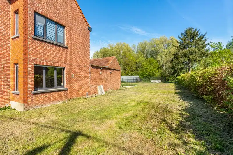 Rustig gelegen gezinswoning met aanpalend een groot bijgebouw op een perceel 9are foto 27