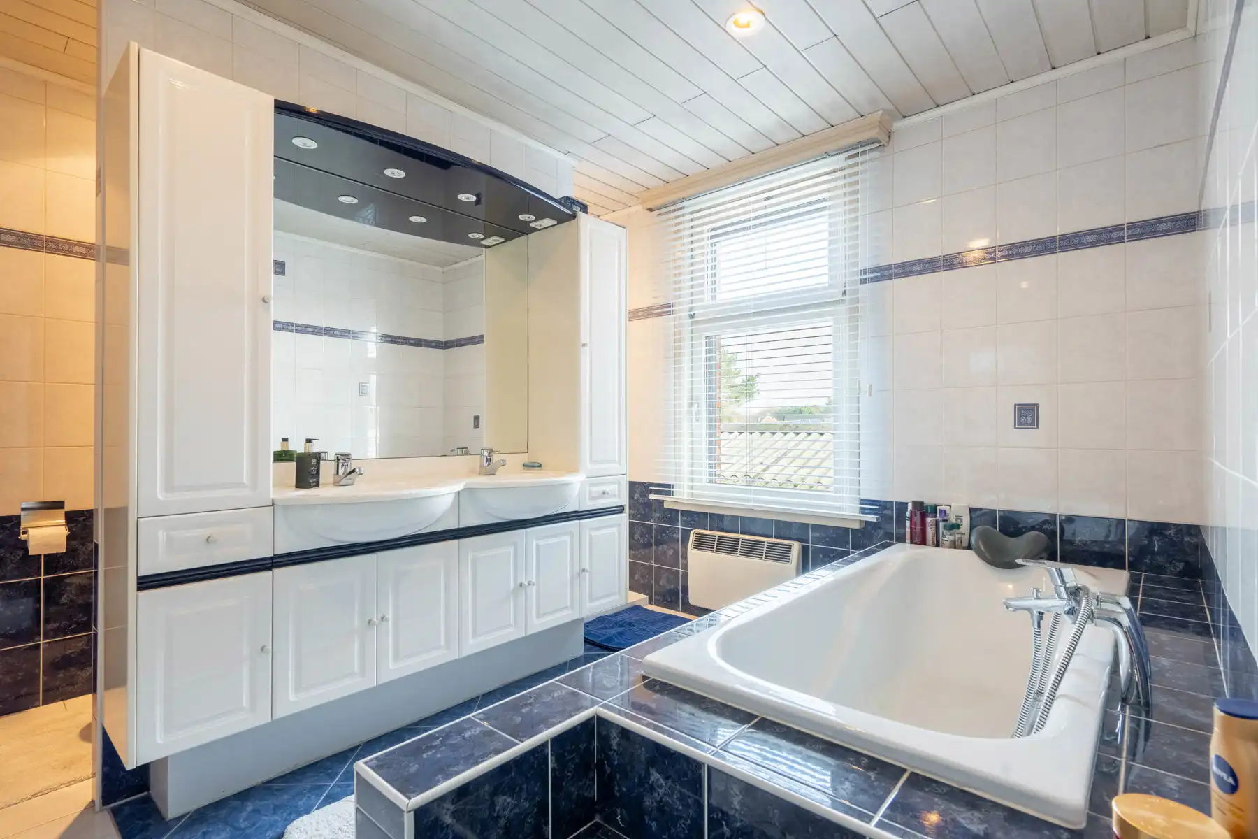 Huis met commercieel pand te koop in Grootlo! foto 14