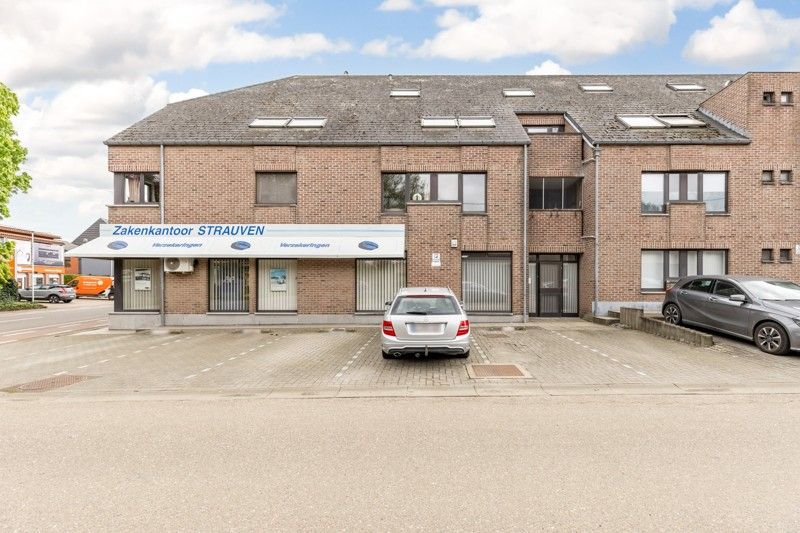 Zeer ruim en gerenoveerd appartement met 3 slpks en autostaanplaats foto 27