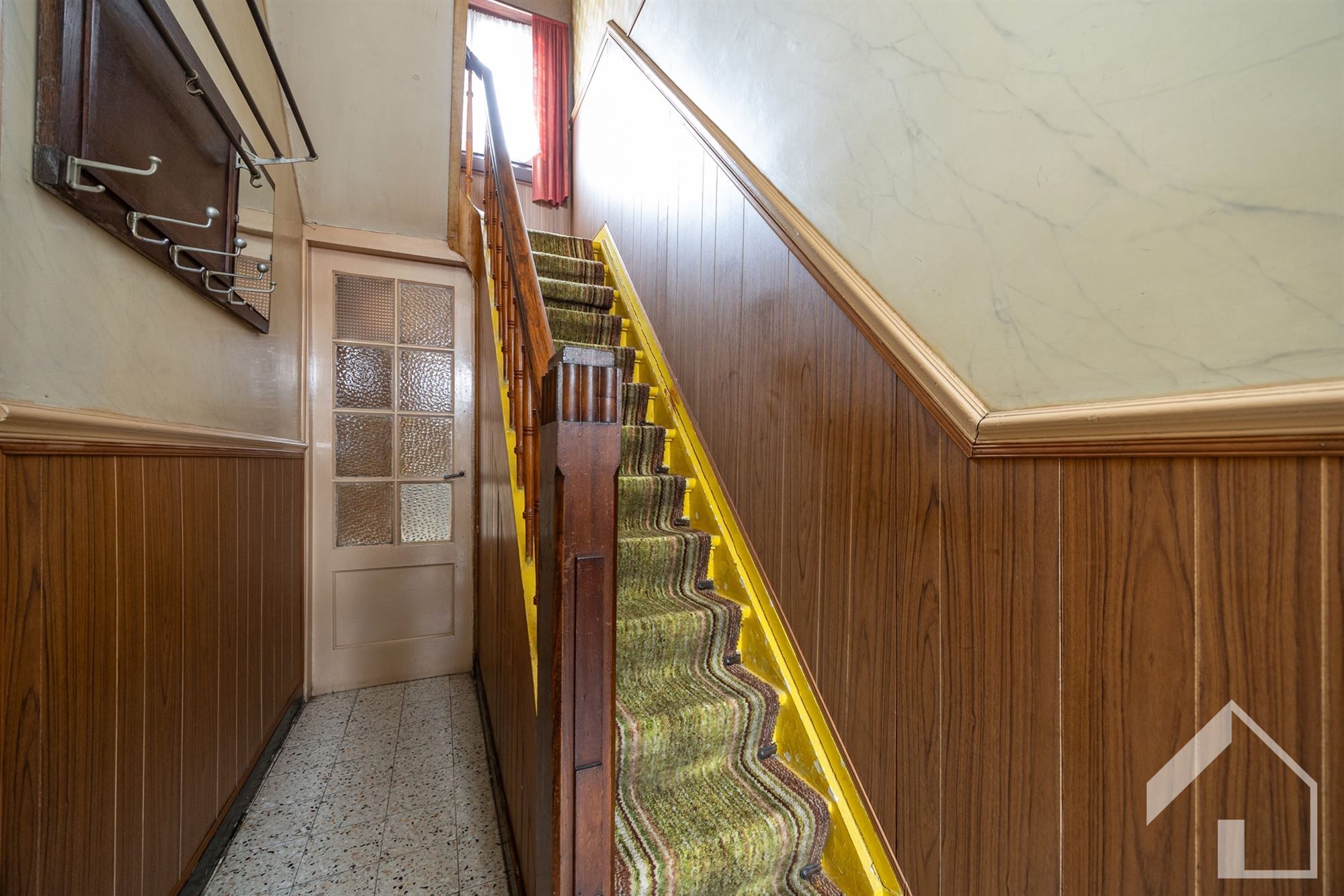 Te renoveren woning in een rustige wijk foto 2