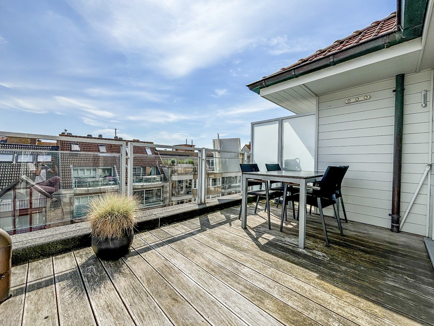 Duplex dakapp. met circa 16 m² terras gelegen in de P. Parmentierlaan op wandelafstand van het Rubensplein en de Zeedijk. foto 1