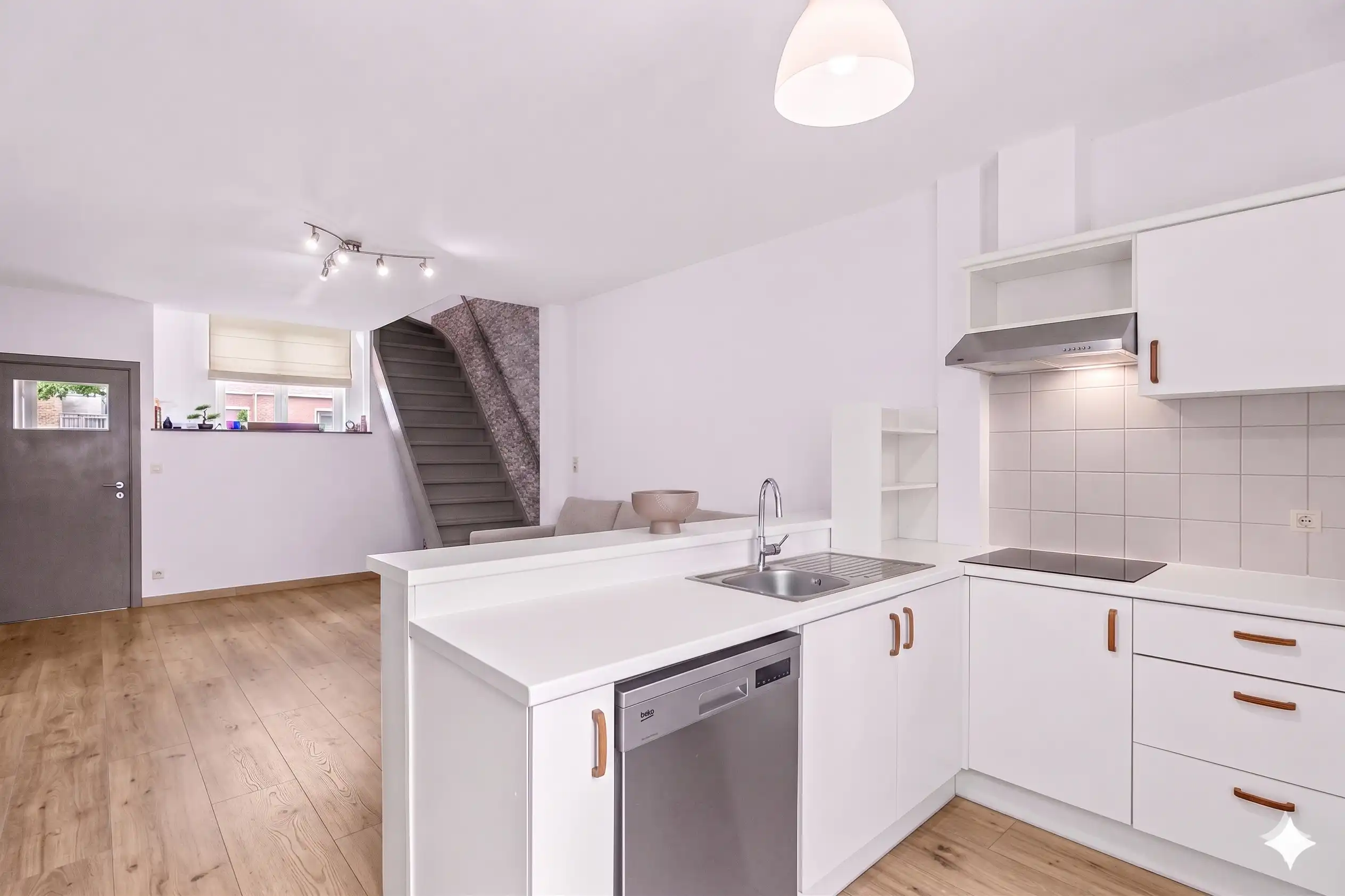 Instapklare, volledig gerenoveerde woning in centrum Lokeren foto 5