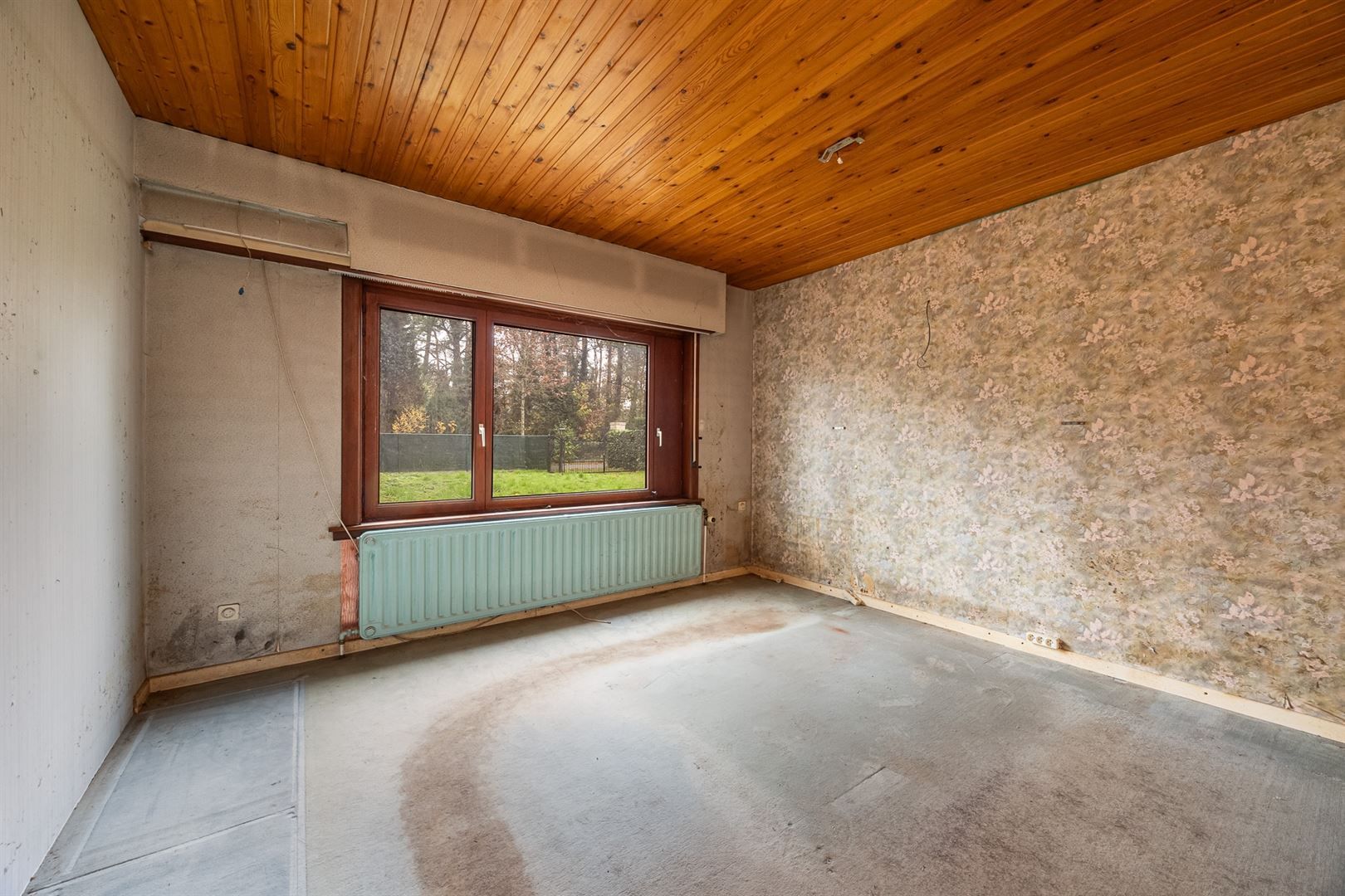 Te renoveren half open woning  op 751m² met garage  foto 9