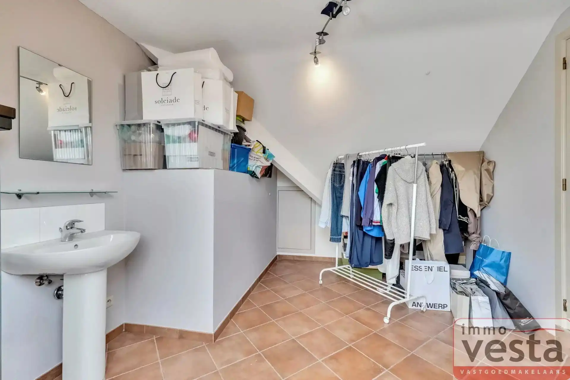 Ruim appartement in Sint-Truiden foto 7