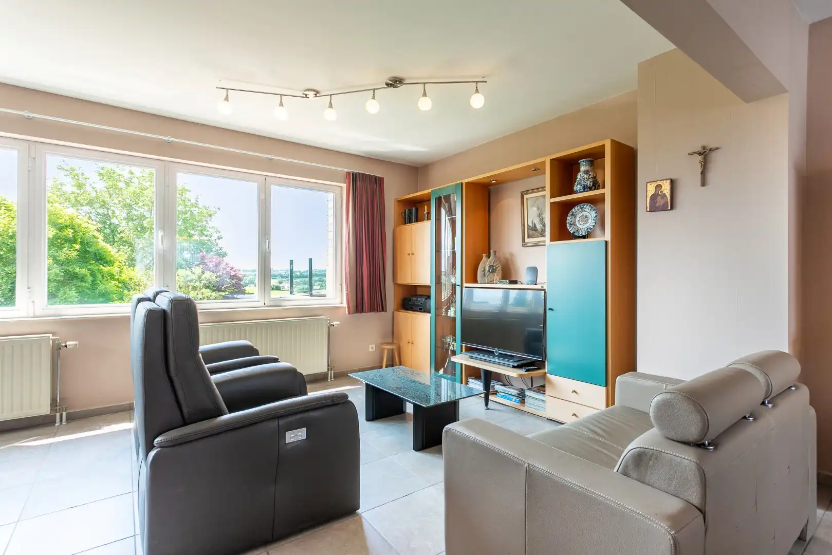 Verzorgde 3-gevelwoning met 3 slpk en tuin te Halle foto 3