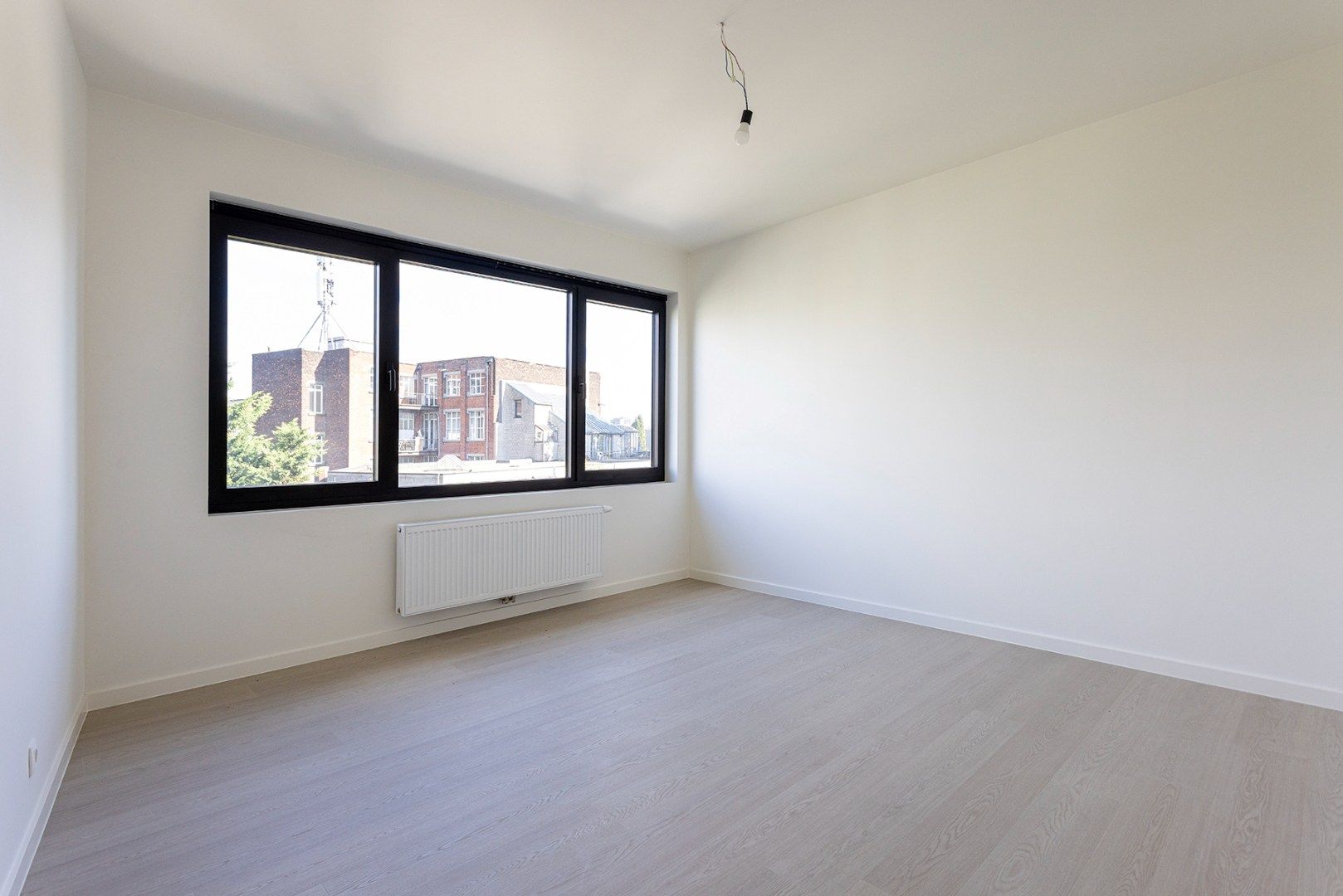 Ruim vernieuwbouw 2-slaapkamer appartement nabij De Roma! foto 9