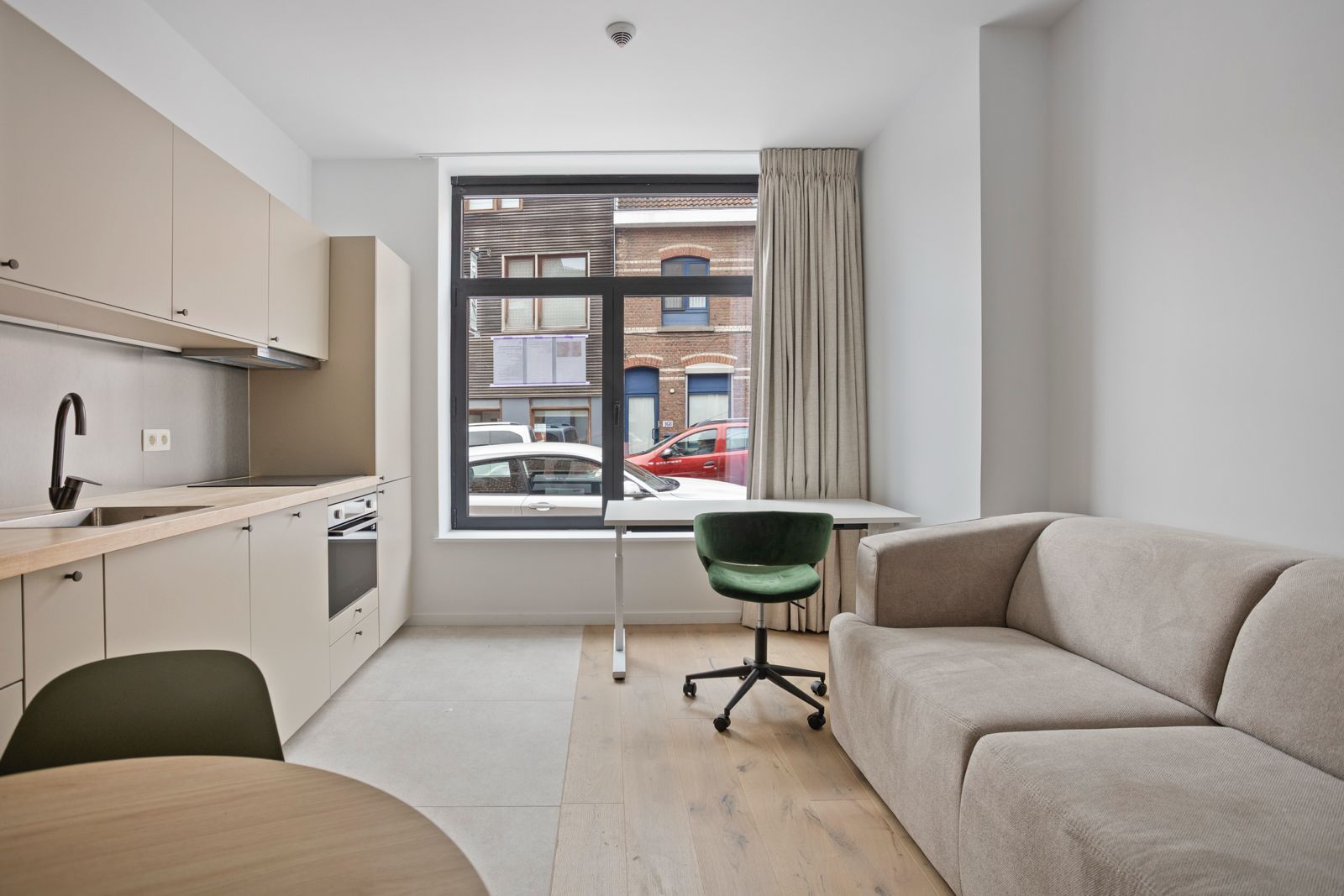 Gloednieuwe, energiezuinige studio met zonnepanelen te huur: instapklaar en bemeubeld foto 2