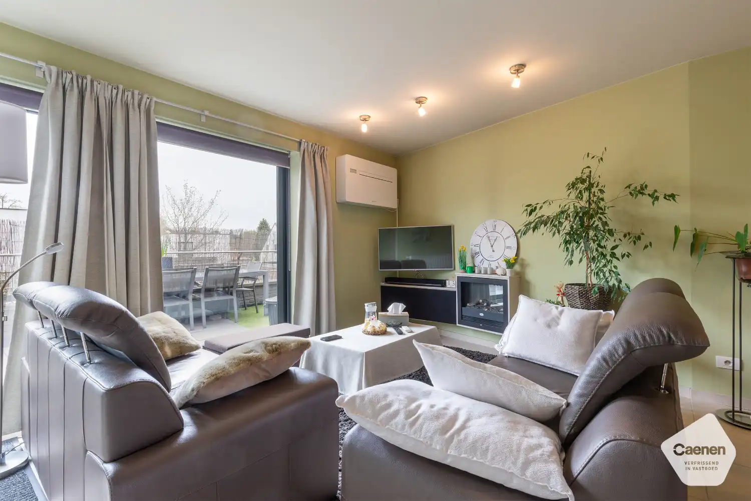 Modern duplexappartement in Sint-Joris met 3 slaapkamers , staanplaats en zonnig terras! foto 5