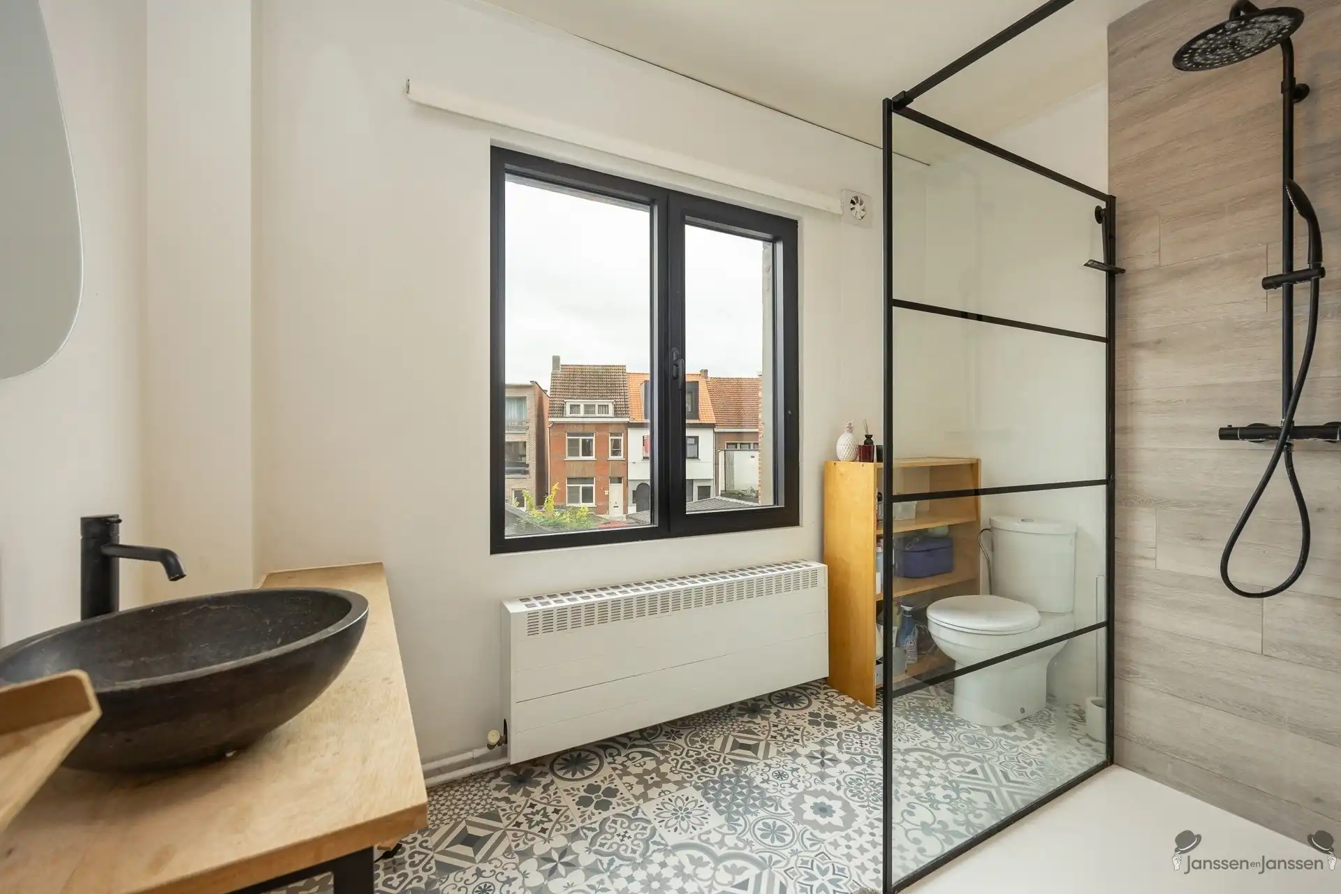 Authentieke, instapklare woning met vernieuwde designkeuken, 4 slaapkamers en garage in hartje Brasschaat foto 15