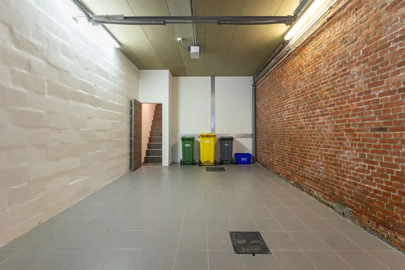 Centraal gelegen woonst met terras en garage. foto 21