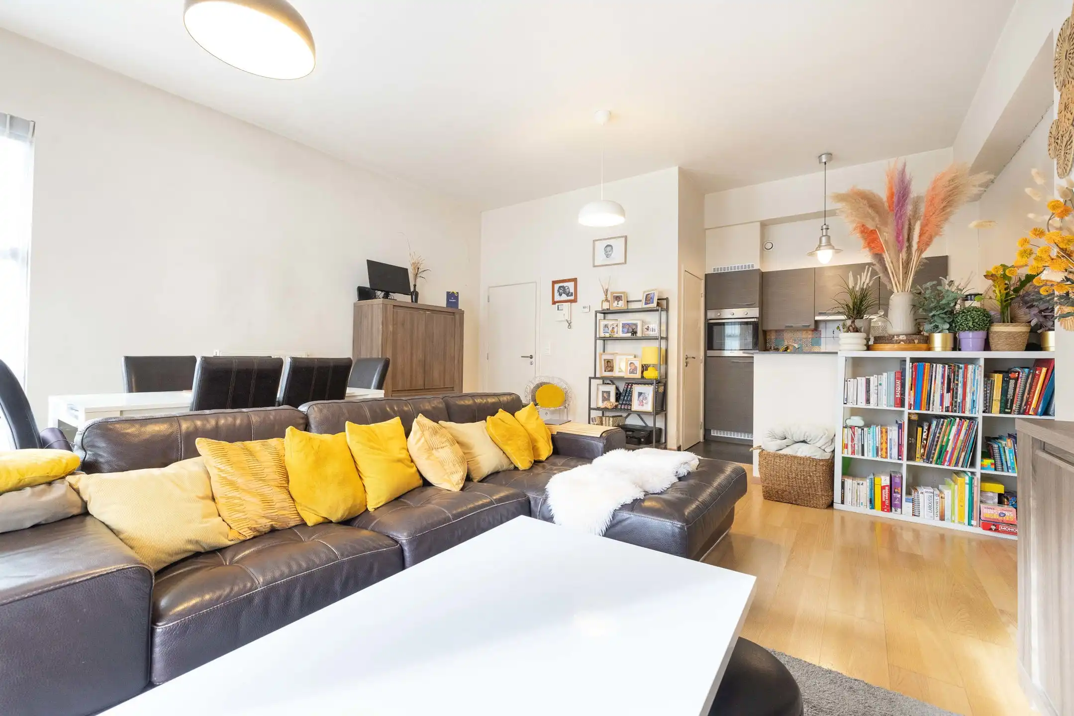 Comfortabel investeren in hartje Molenbeek foto {{pictureIndex}}