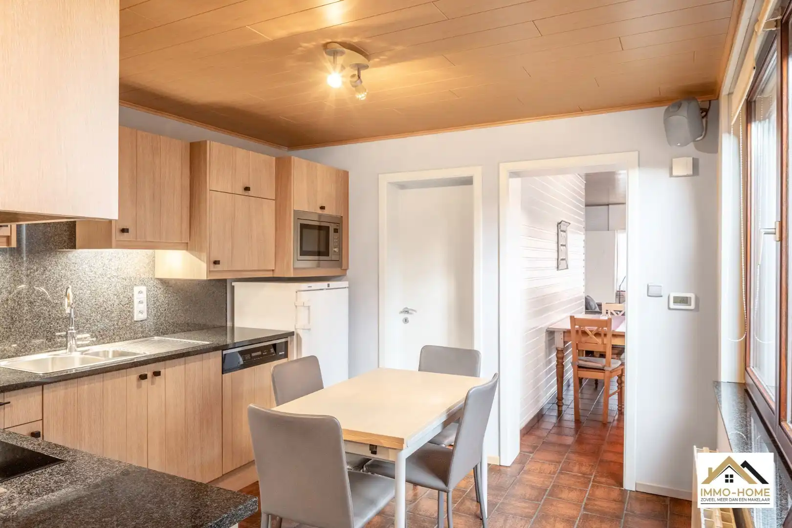 Halfopen bebouwing nabij centrum Wachtebeke foto 7